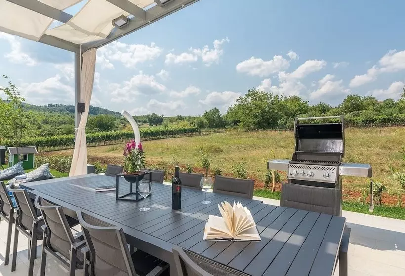 Beautiful And Modern Villa With Pool For 9 People Near Motovun