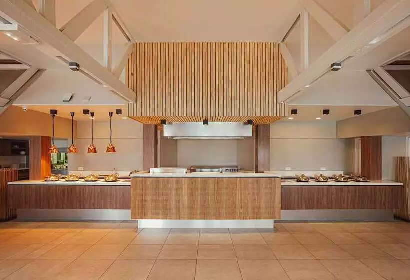 هتل Doubletree By Hilton Noumea Ilot Maitre Resort