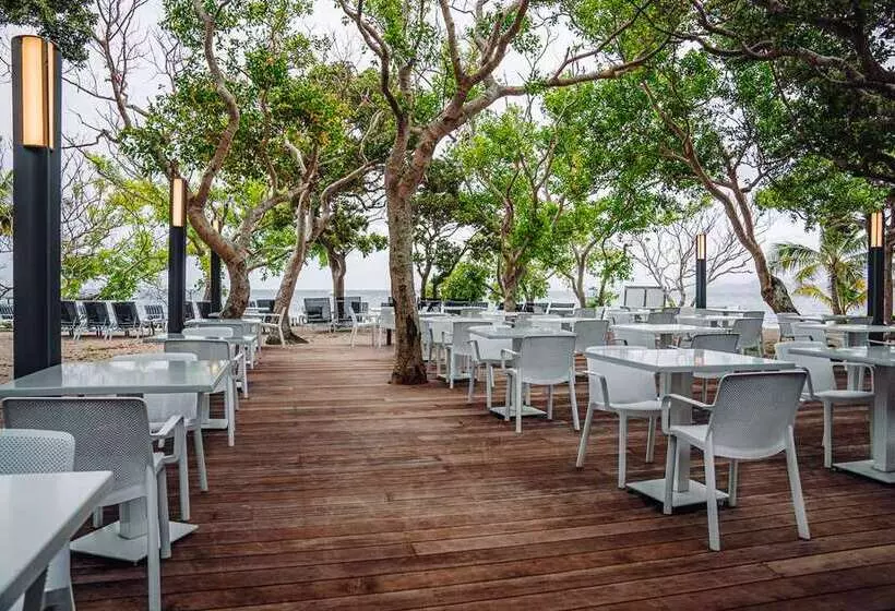 هتل Doubletree By Hilton Noumea Ilot Maitre Resort