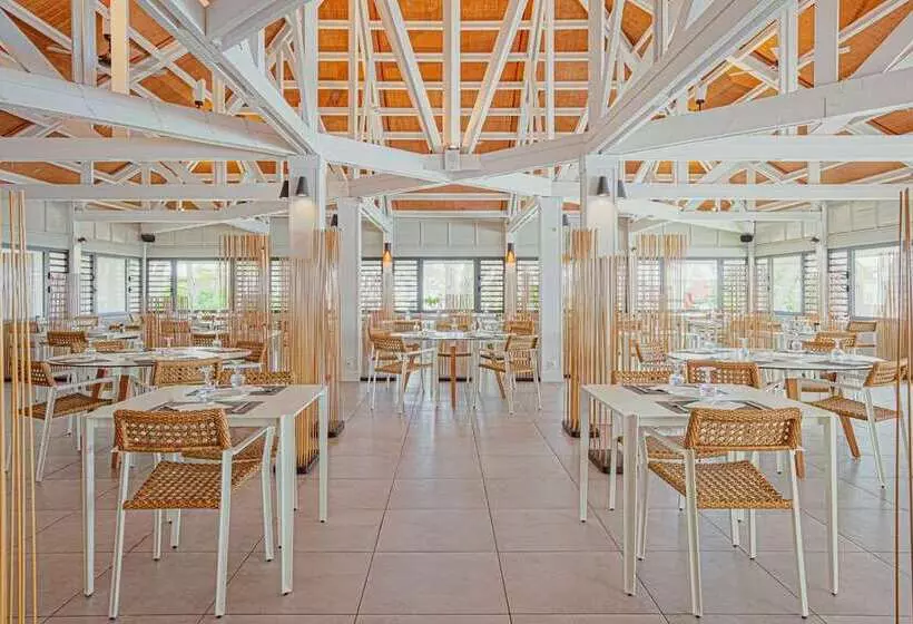 هتل Doubletree By Hilton Noumea Ilot Maitre Resort