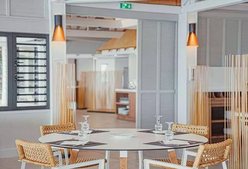 هتل Doubletree By Hilton Noumea Ilot Maitre Resort