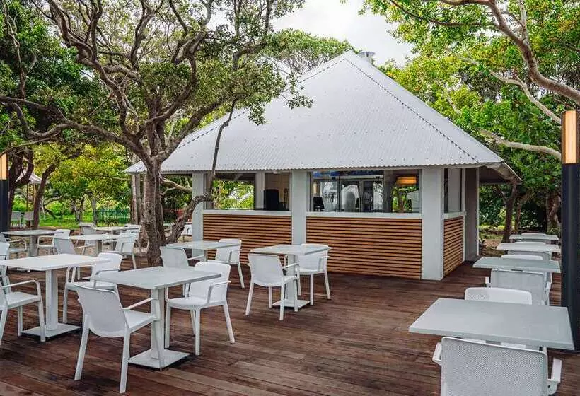 هتل Doubletree By Hilton Noumea Ilot Maitre Resort