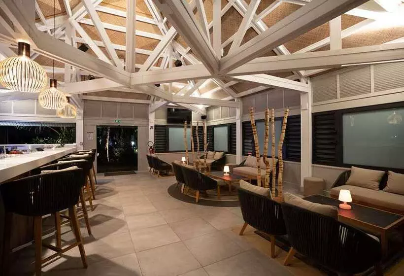 هتل Doubletree By Hilton Noumea Ilot Maitre Resort
