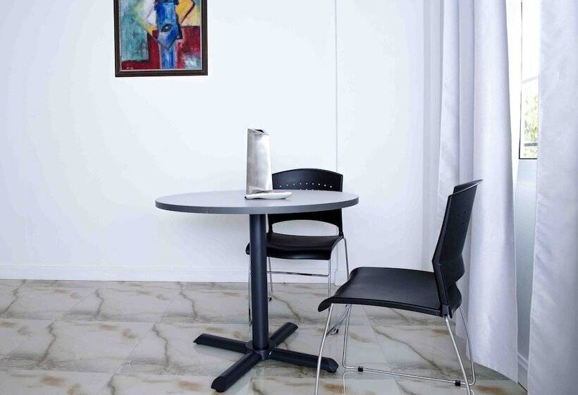 هتل Pulse Suites At Villa Ronai