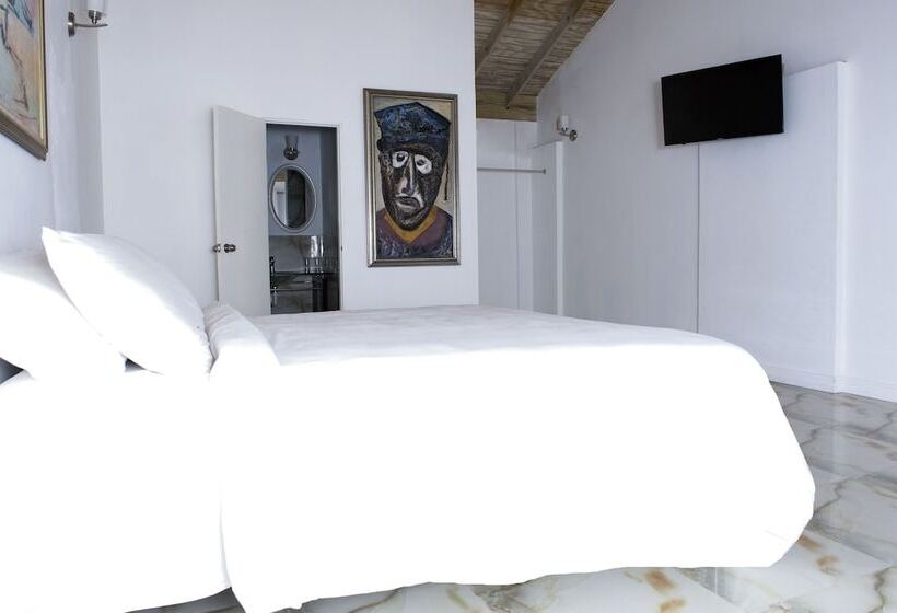 هتل Pulse Suites At Villa Ronai