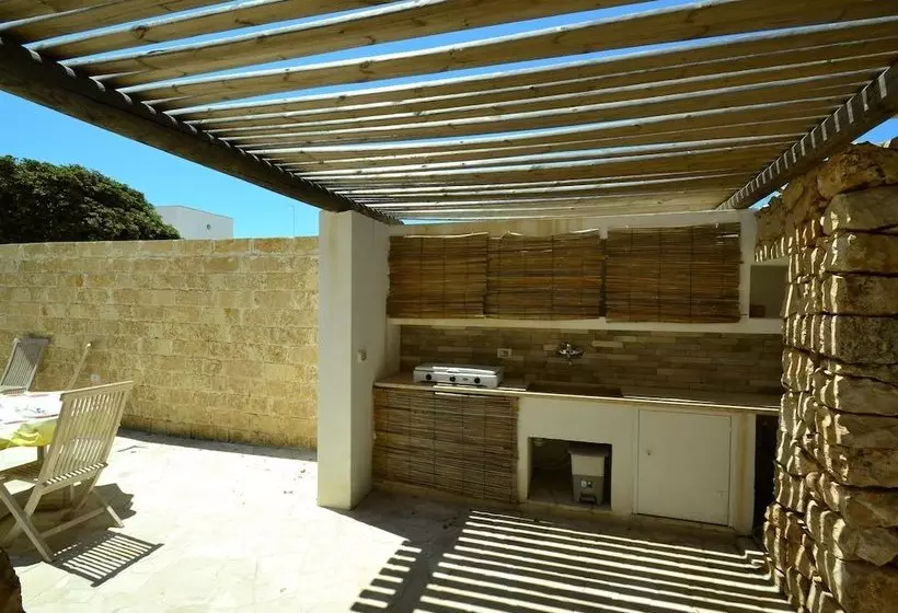 Lovely Cottage In Marina Di Mancaversa Near Sea