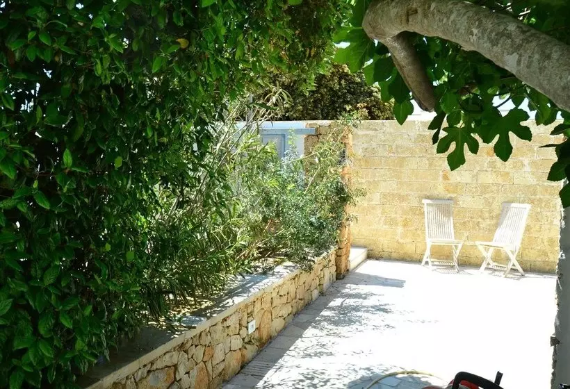 Lovely Cottage In Marina Di Mancaversa Near Sea
