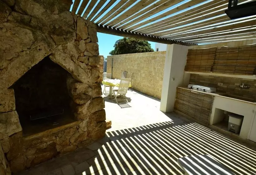 Lovely Cottage In Marina Di Mancaversa Near Sea