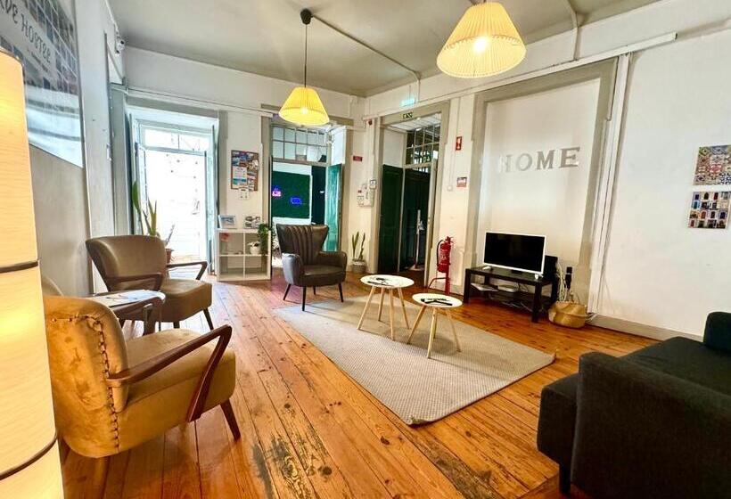 هتل Algarve Hostel