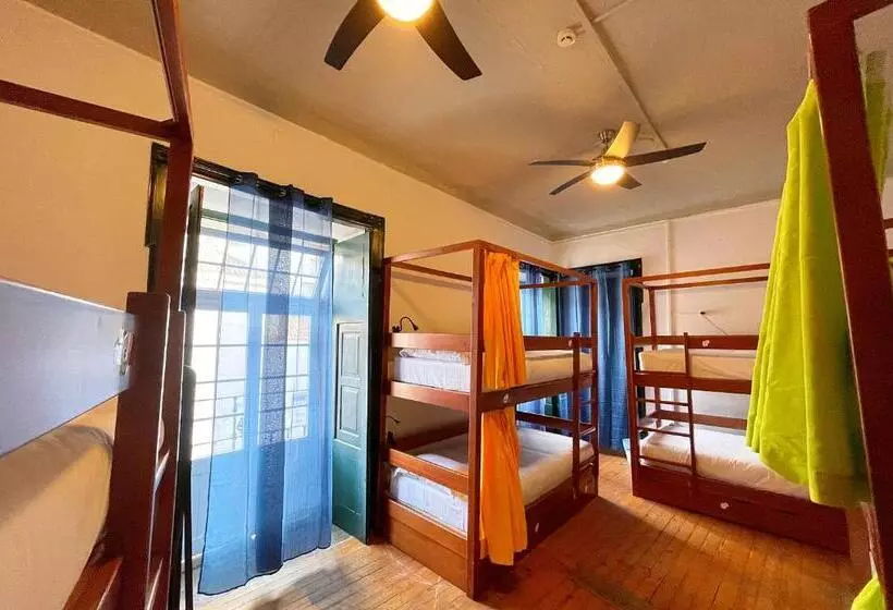 هتل Algarve Hostel