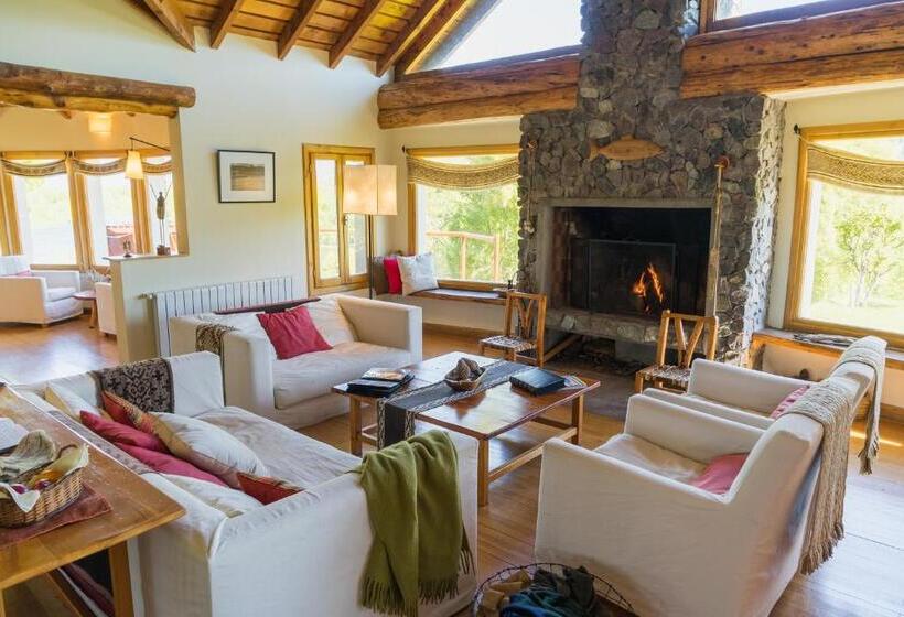 Hotel Challhuaquen Lodge