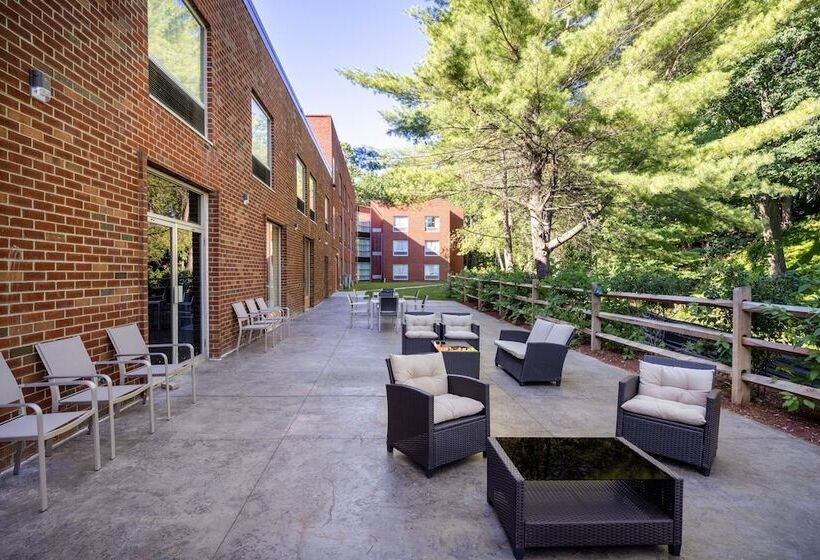 בית מלון כפרי Holiday Inn Poughkeepsie, An Ihg