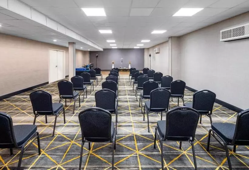 هتل Holiday Inn Poughkeepsie, An Ihg