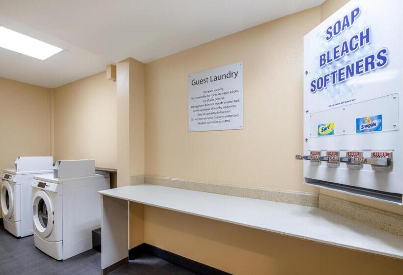 בית מלון כפרי Holiday Inn Poughkeepsie, An Ihg