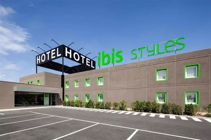 Отель Ibis Styles Lleida Torrefarrera