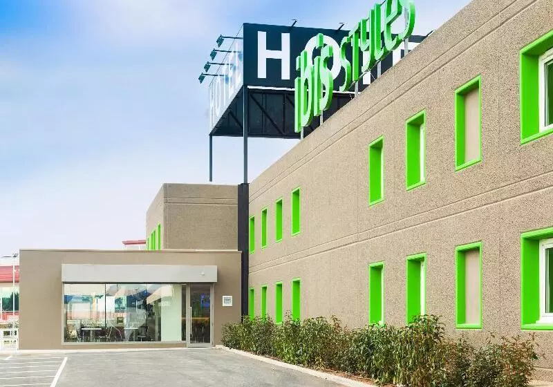 Отель Ibis Styles Lleida Torrefarrera