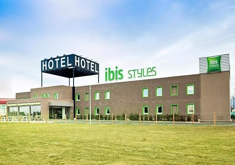 Отель Ibis Styles Lleida Torrefarrera