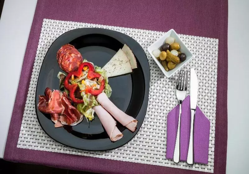 Отель Ibis Styles Lleida Torrefarrera