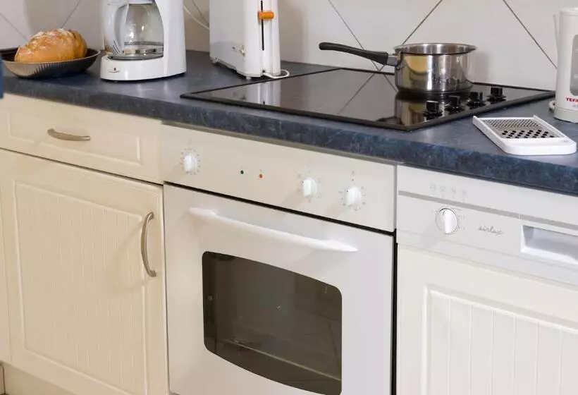 Отель Madame Vacances Les Maisons De Fontenelles