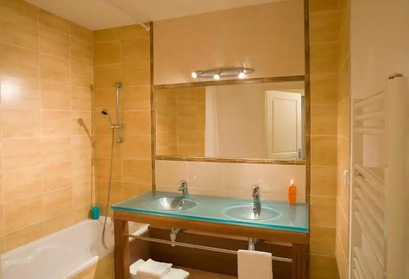 Отель Madame Vacances Les Maisons De Fontenelles