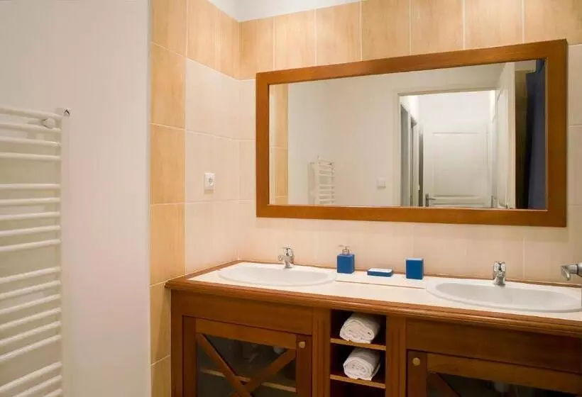 Отель Madame Vacances Les Maisons De Fontenelles