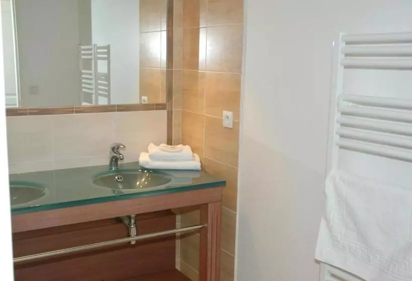 Отель Madame Vacances Les Maisons De Fontenelles