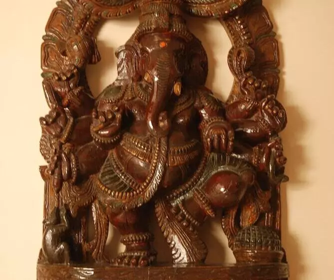 هتل The Lalit Temple View