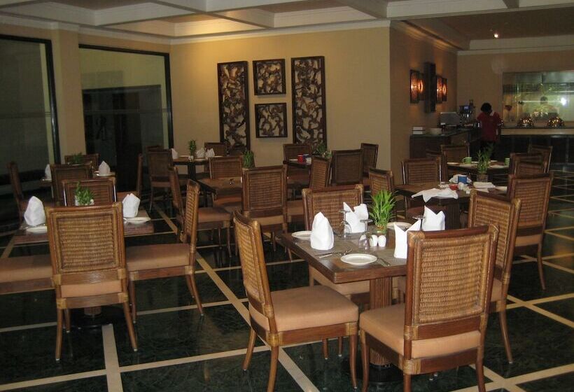 هتل The Lalit Temple View