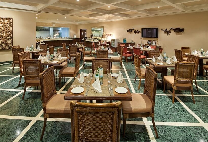 هتل The Lalit Temple View