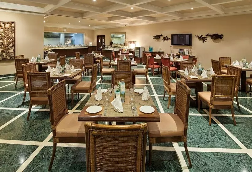 هتل The Lalit Temple View