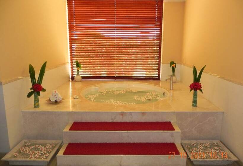 هتل The Lalit Temple View