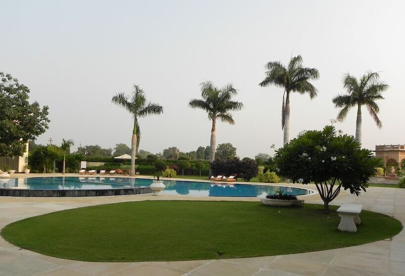 هتل The Lalit Temple View