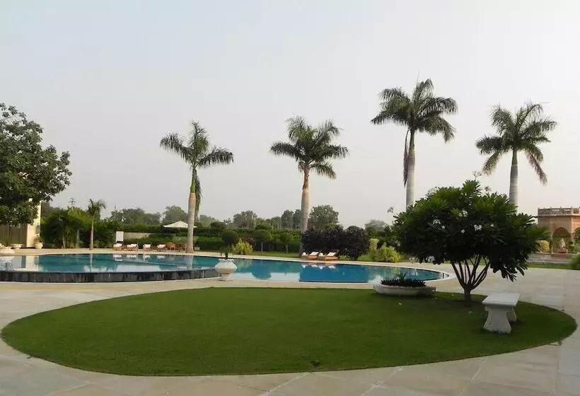 هتل The Lalit Temple View