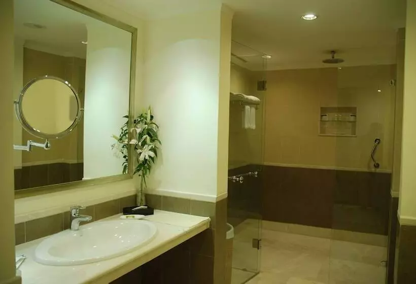 هتل The Lalit Temple View