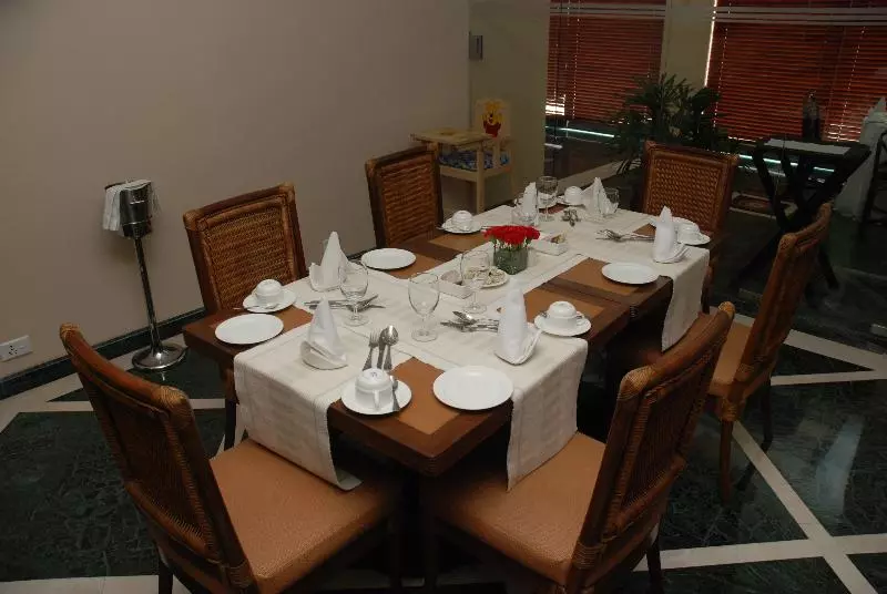 هتل The Lalit Temple View