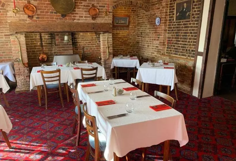 Отель Ye Olde White Harte