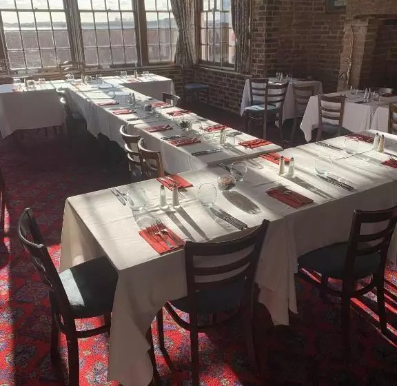 Отель Ye Olde White Harte