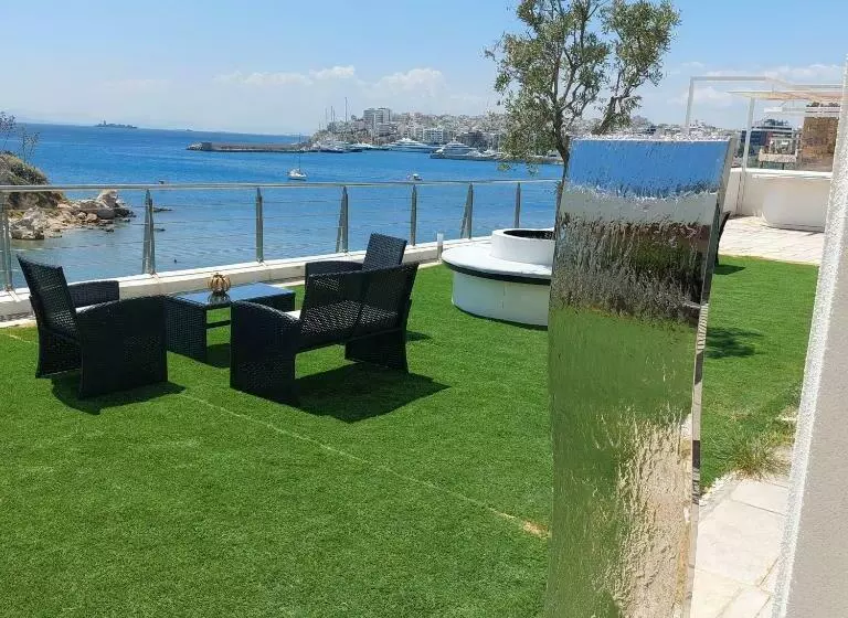 هاستل Bedwave Seaside Mansion