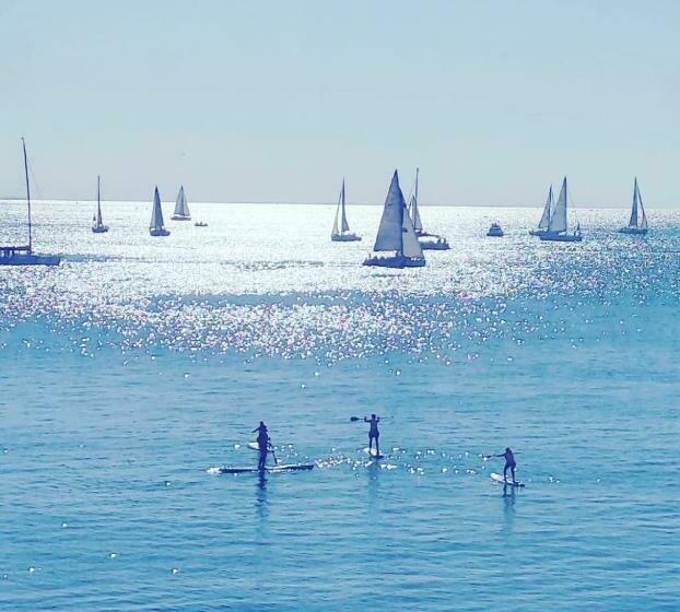 호스텔 Bedwave Seaside Mansion