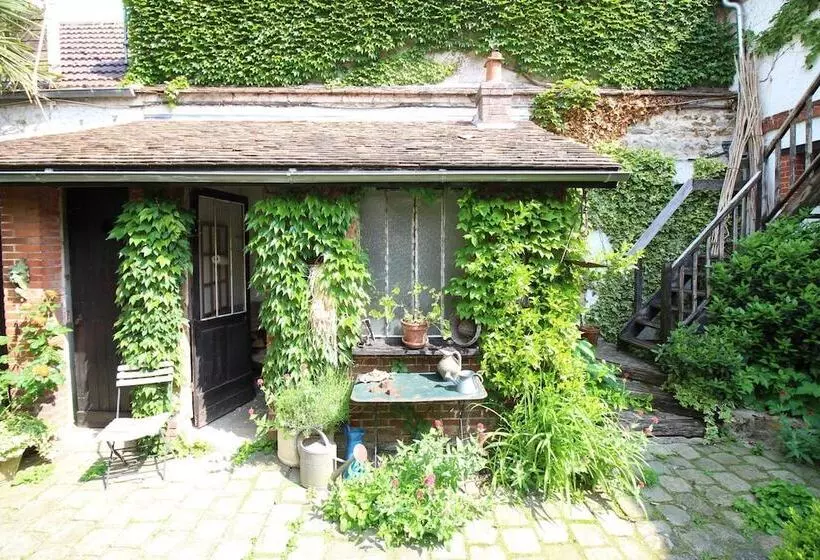 Aamiaismajoitus (B&B) Jardin De Mathilde