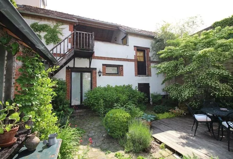 Aamiaismajoitus (B&B) Jardin De Mathilde