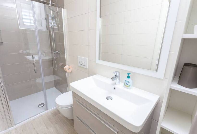 ペンション Apartments & Rooms Alagic