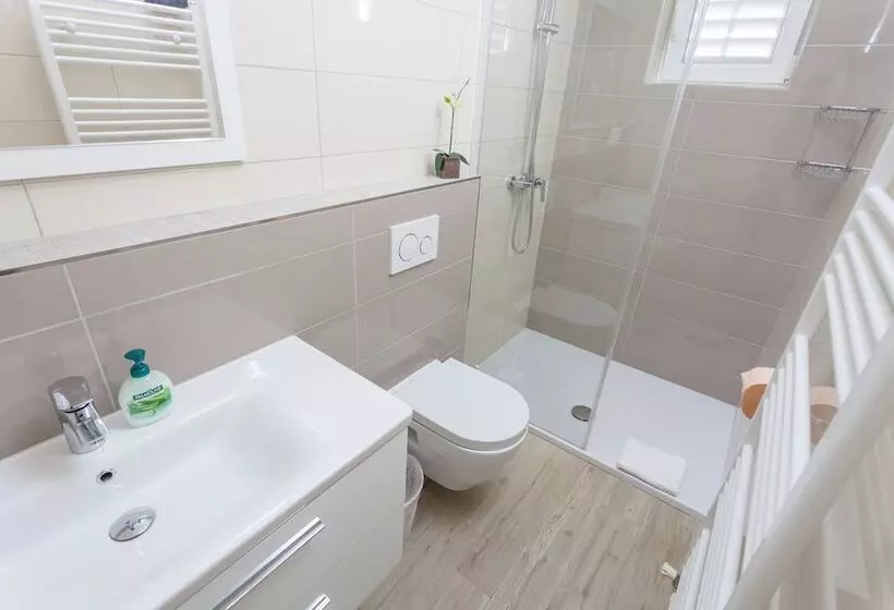 Majatalo Apartments & Rooms Alagic