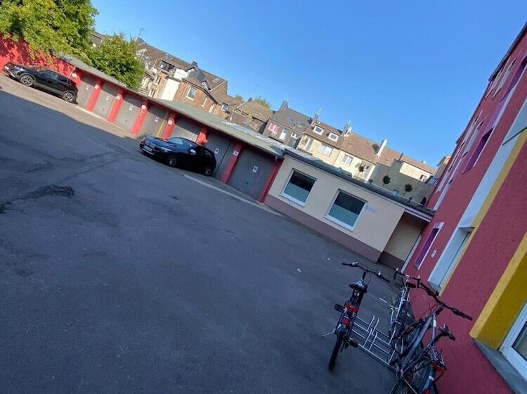 Relax Aachener Boardinghouse Main Train Station