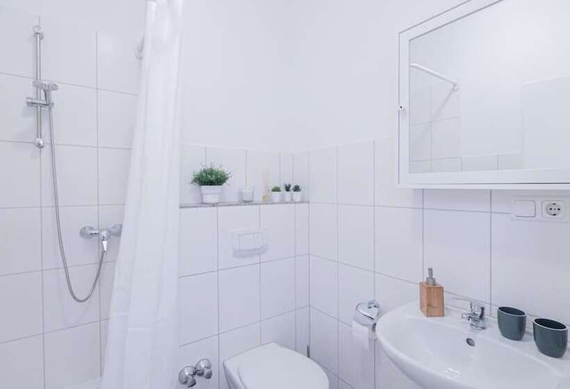 Relax Aachener Boardinghouse Main Train Station