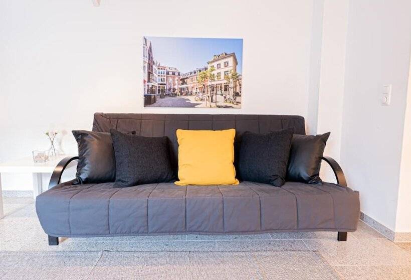 Relax Aachener Boardinghouse Main Train Station