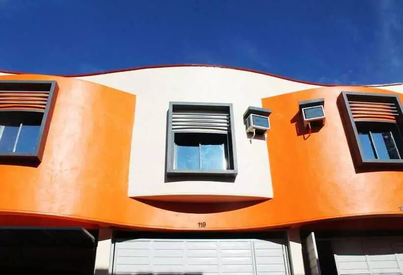 ホテル El Vistra Travellers Inn & Coffee Shop