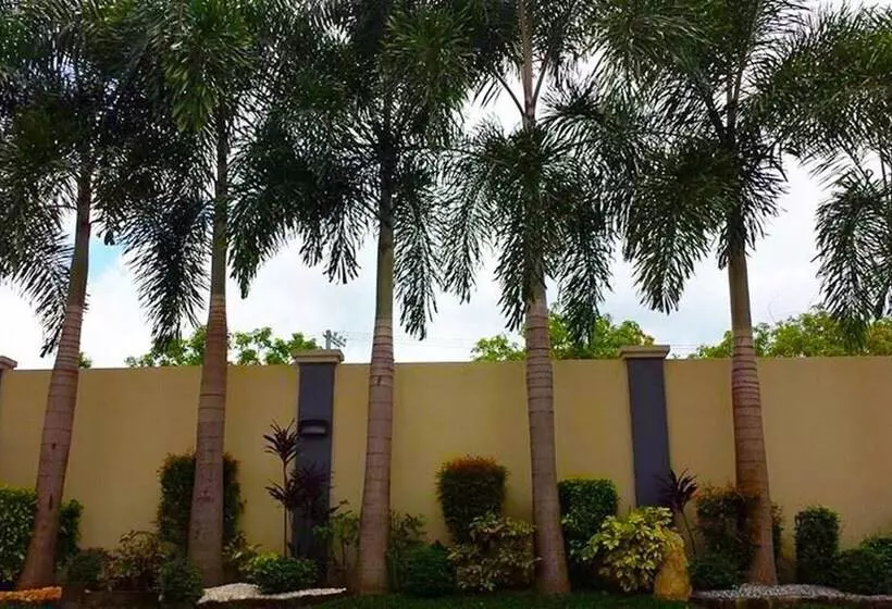 ホテル El Vistra Travellers Inn & Coffee Shop