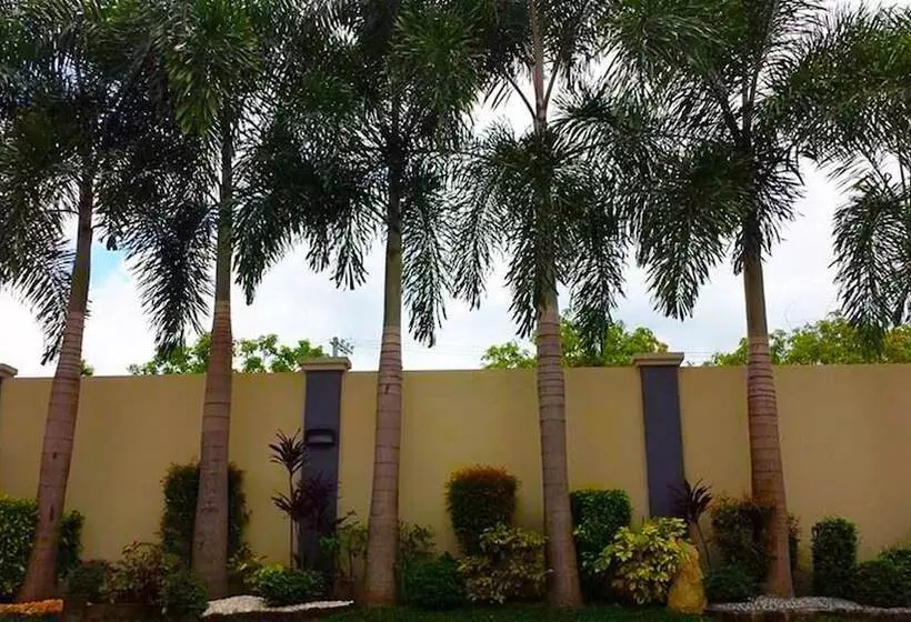 ホテル El Vistra Travellers Inn & Coffee Shop