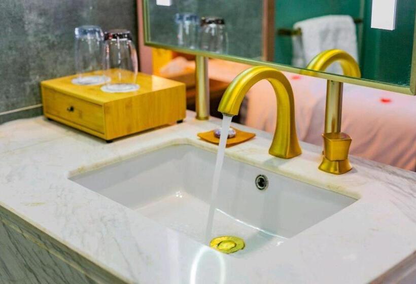 בית מלון כפרי James Joyce Coffetel Xining Central Plaza